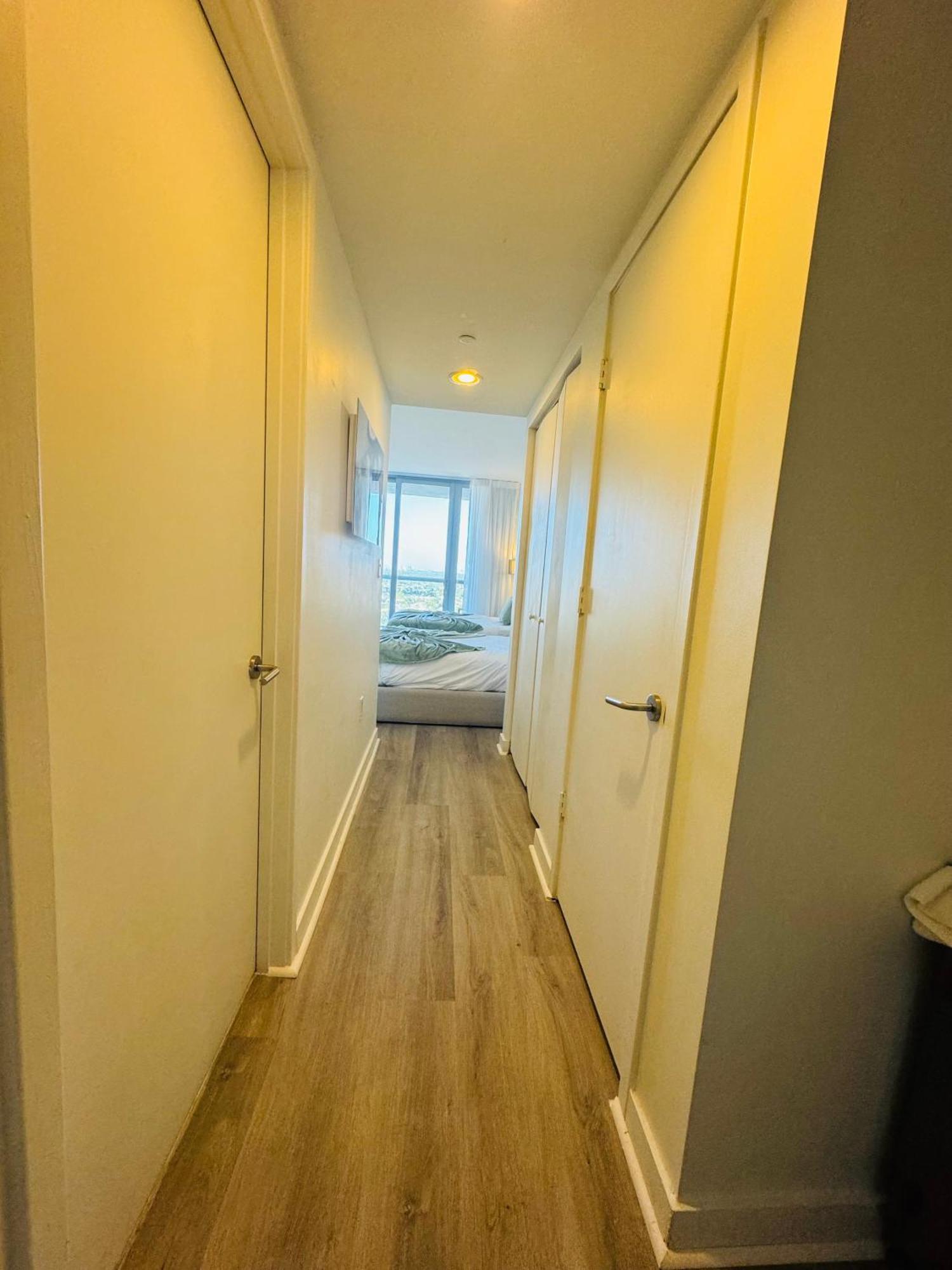 Lovely 2Bed 1Bath Condo With Private Balcony 18Th Floor Hallandale Beach Exterior photo